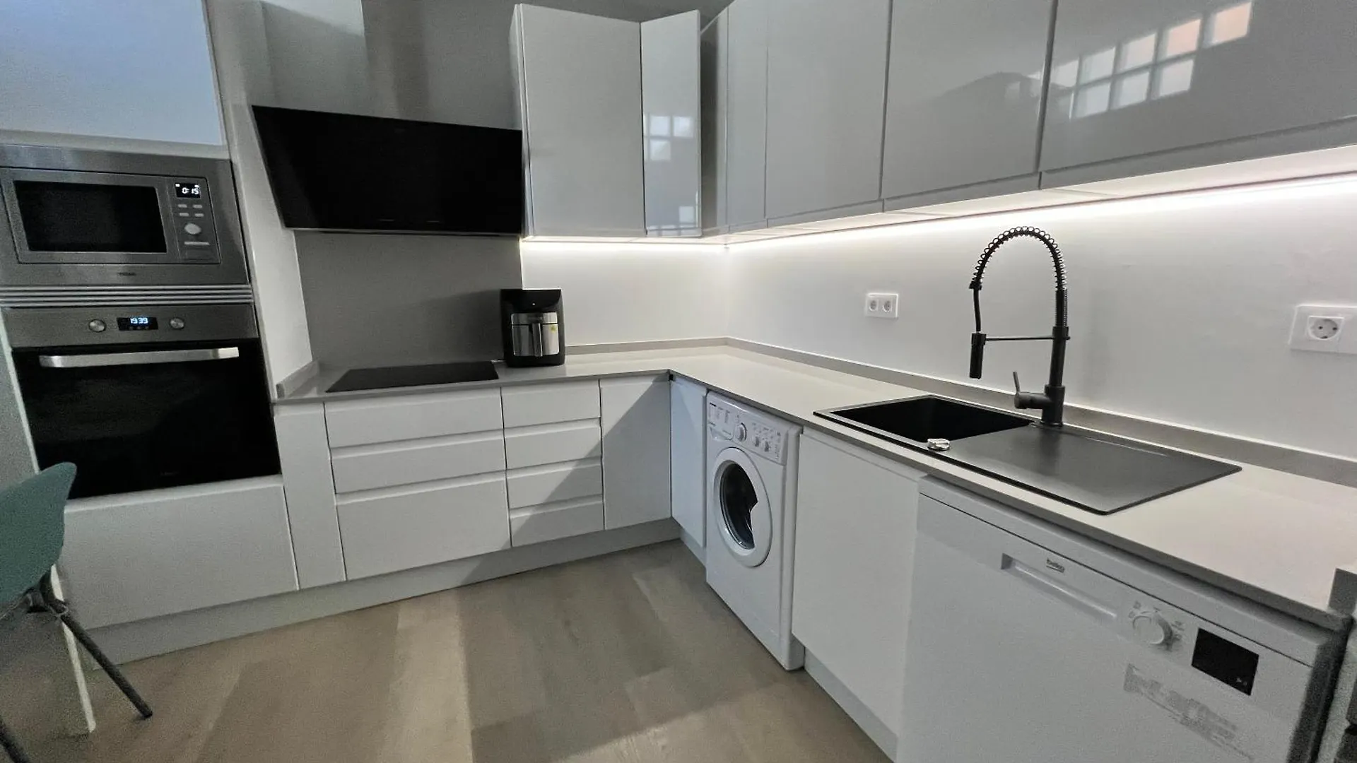 Modern Duplex Next To The Beach! Malaga